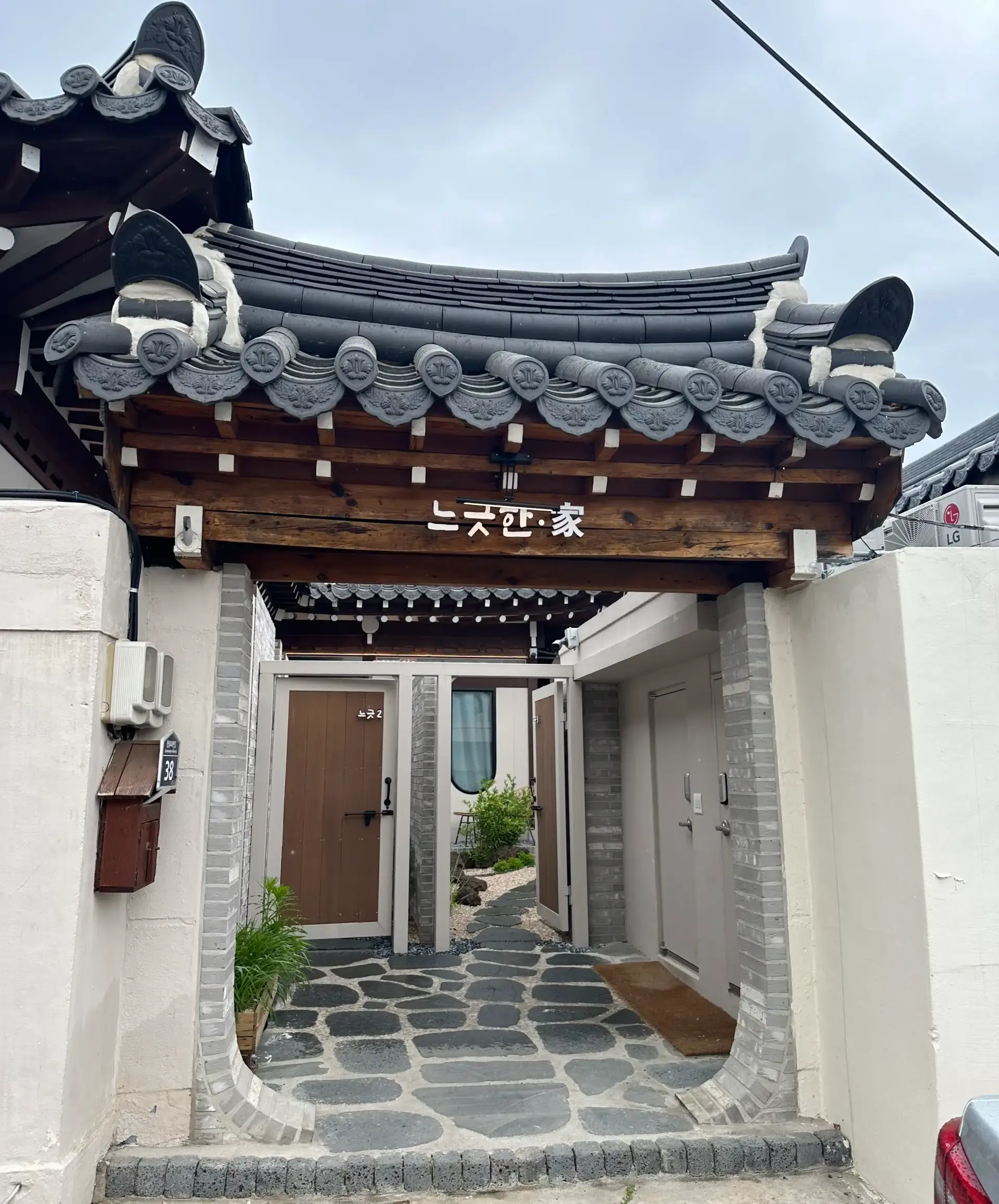 Neugeuthanga Hanok Hostel