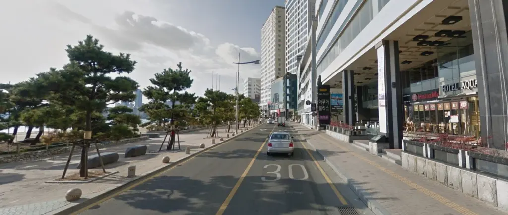 aqua-palace-busan-road