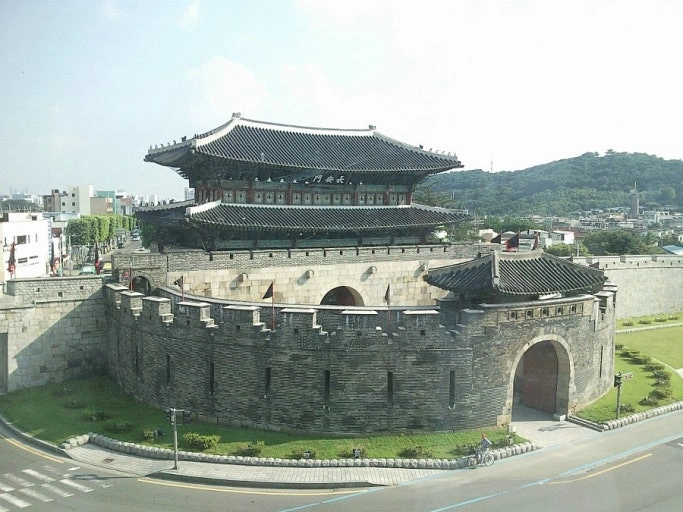 Jang‑an Gate (North Gate—majestic entrance)