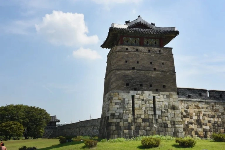 Seobuk Gong-sim-don (watchtower with panoramic city views)