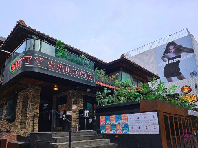 Zesty Saloon