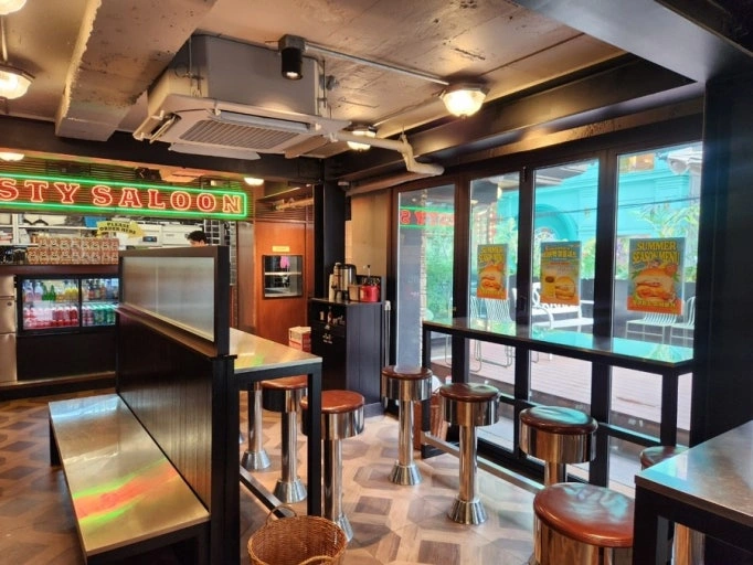 Zesty Saloon_image3